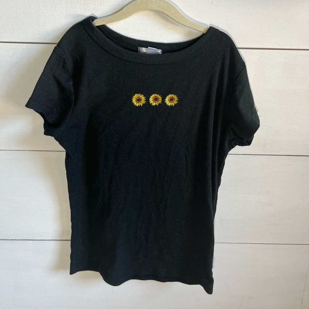 Black Crewneck Sweatshirt with Embroidered Yellow Sunflowers
